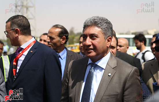 وزير الطيران يستقبل طائرة مصر للطيران الثالثة من طراز بوينج بمطار القاهرة (21)