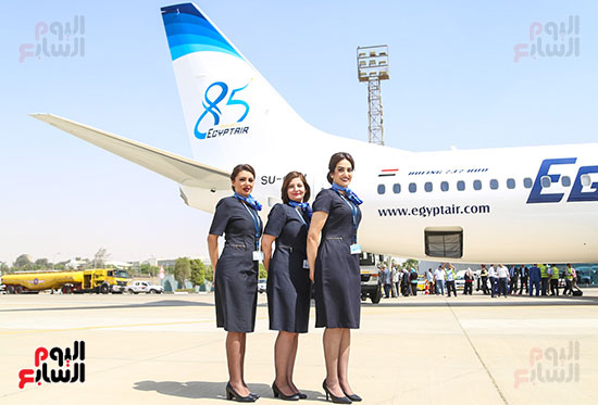 وزير الطيران يستقبل طائرة مصر للطيران الثالثة من طراز بوينج بمطار القاهرة (11)