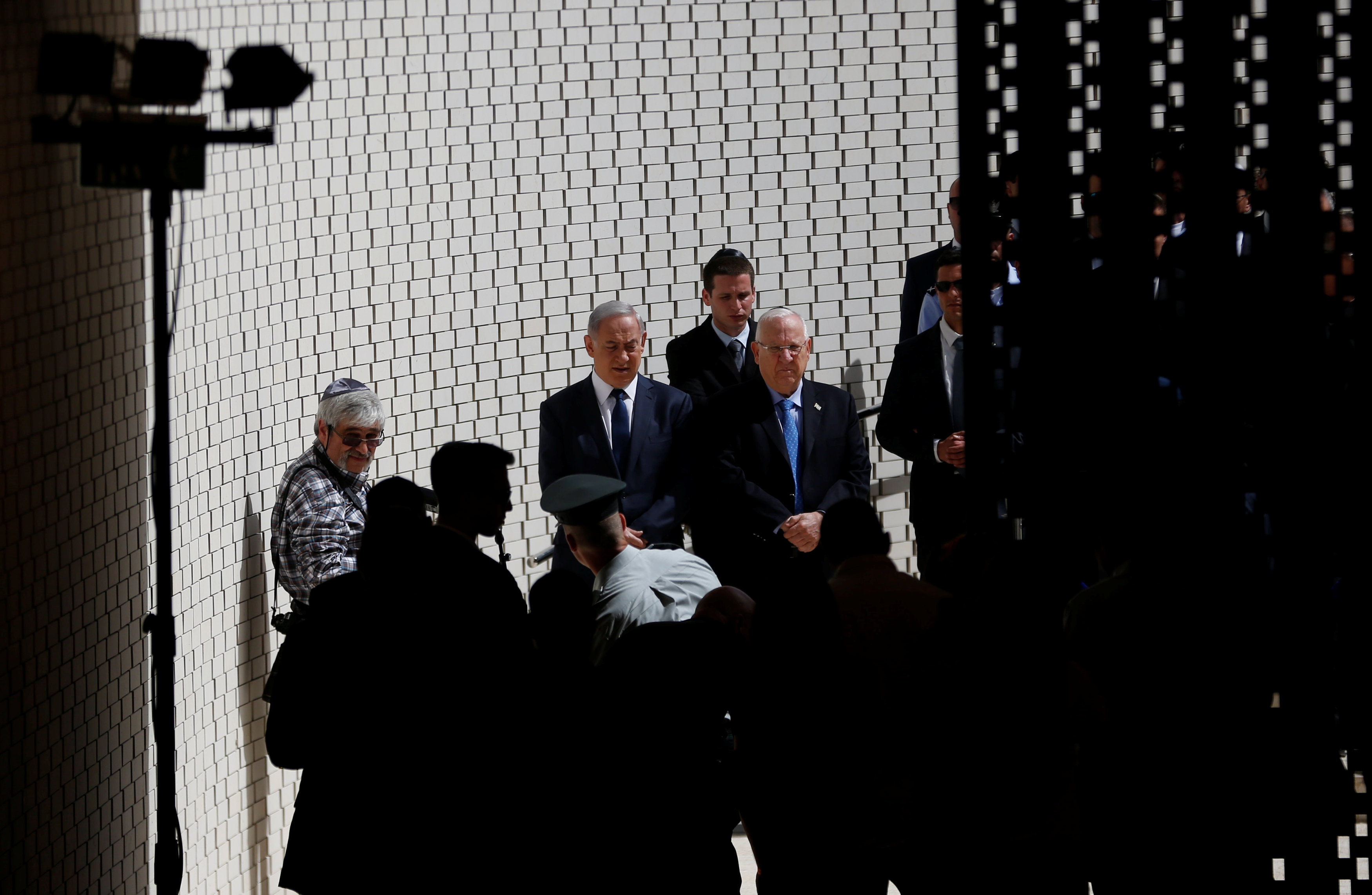 رئيس الوزراء الاسرائيلى يفتتح قسم جديد فى المقبرة العسكرية بالقدس