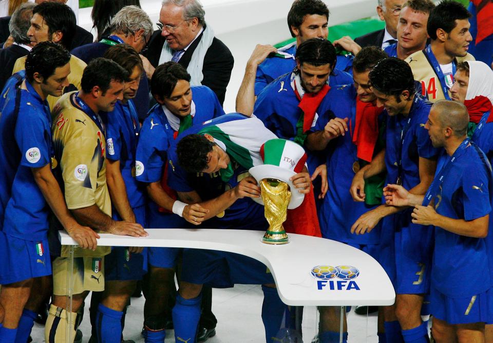منتخب ايطاليا على منصة التتويج منتخب ايطاليا على منصة التتويج