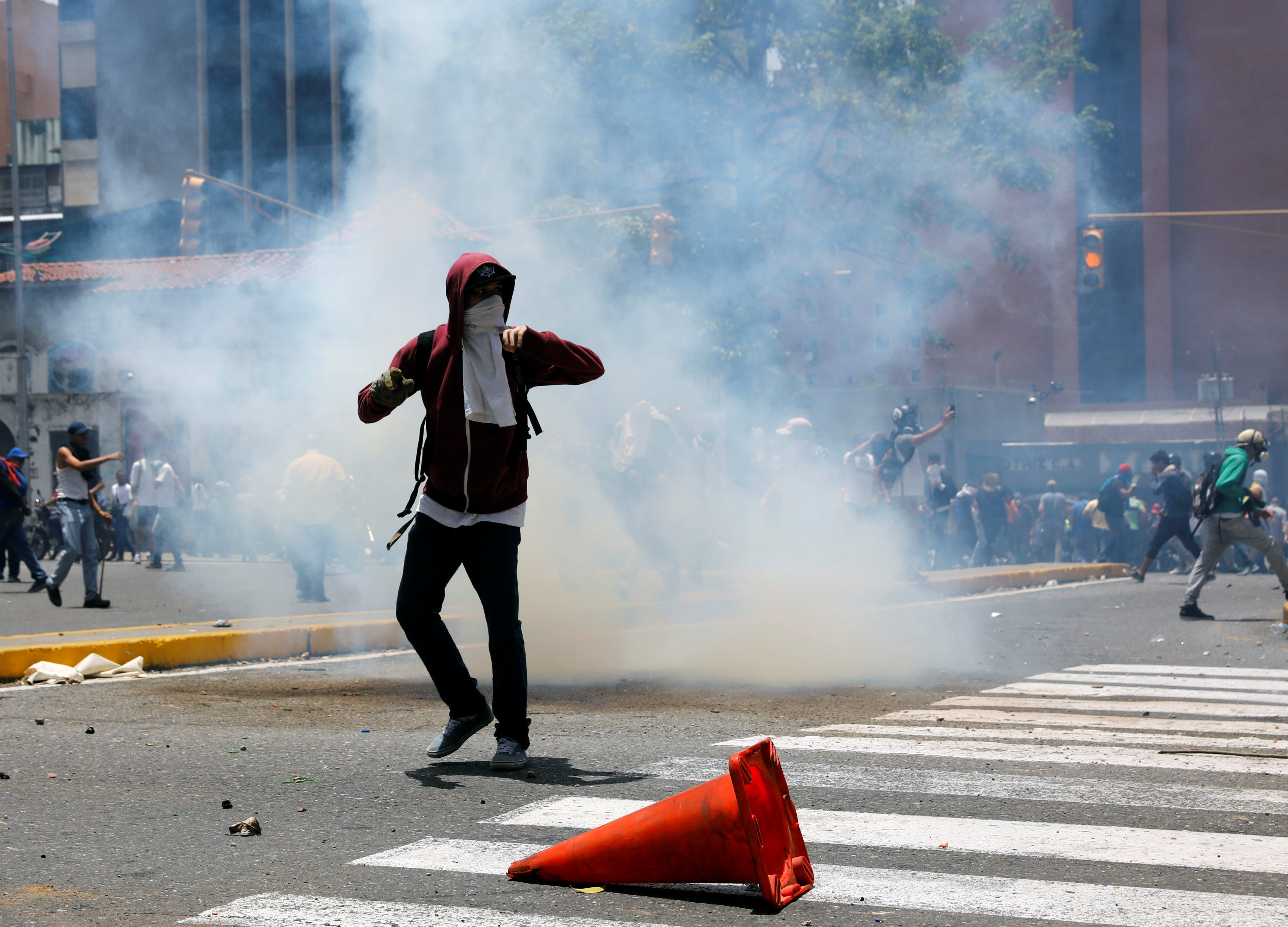 اشتباكات عنيفة بين الشرطة ومتظاهرين