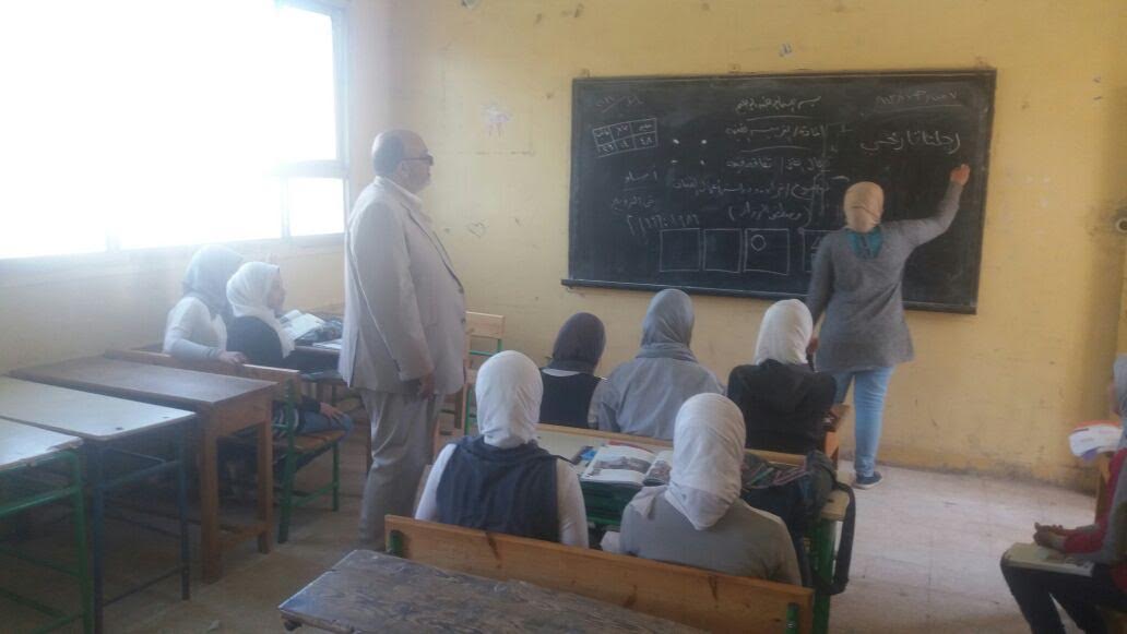 مدير التعليم العام يتابع عدد من مدرس زفتى