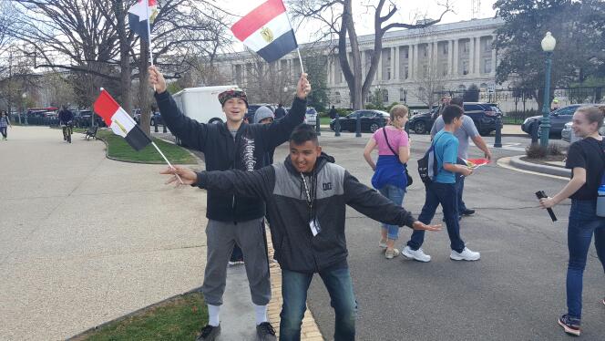 أطفال أمريكا يحملون الأعلام المصرية أمام الكونجرس (5)