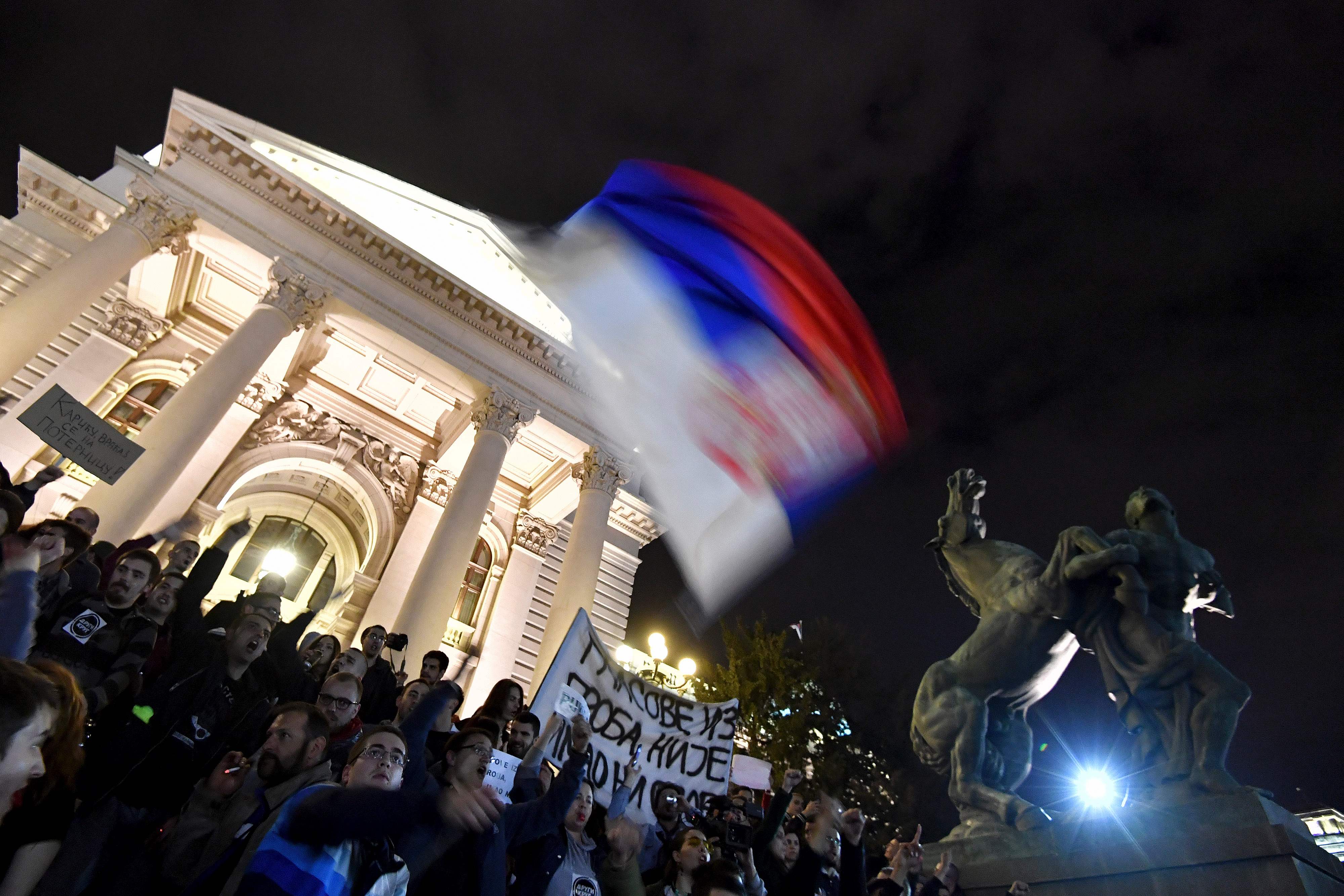 مظاهرات فى صربيا احتجاجا على فوز رئيس الوزراء 1بانتخابات الرئاسة