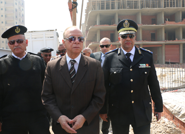 محافظ القاهرة يشهد ازالة العقارات المخالفة  (3)