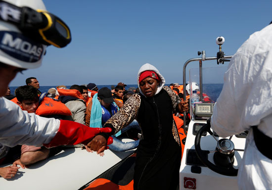 انقاذ أكثر من 700 مهاجر فى البحر المتوسط قبالة سواحل صبراتة الليبية