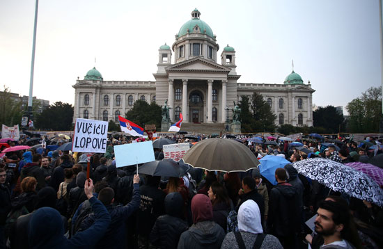 مظاهرات فى صربيا احتجاجا على فوز رئيس الوزراء بالرئاسة