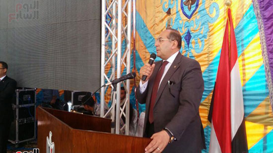 محافظ سوهاج خلال إلقاء كلمته