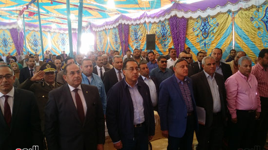 وزير الإسكان قبل تسليم عقود الوحدات السكنية للمستفيدين