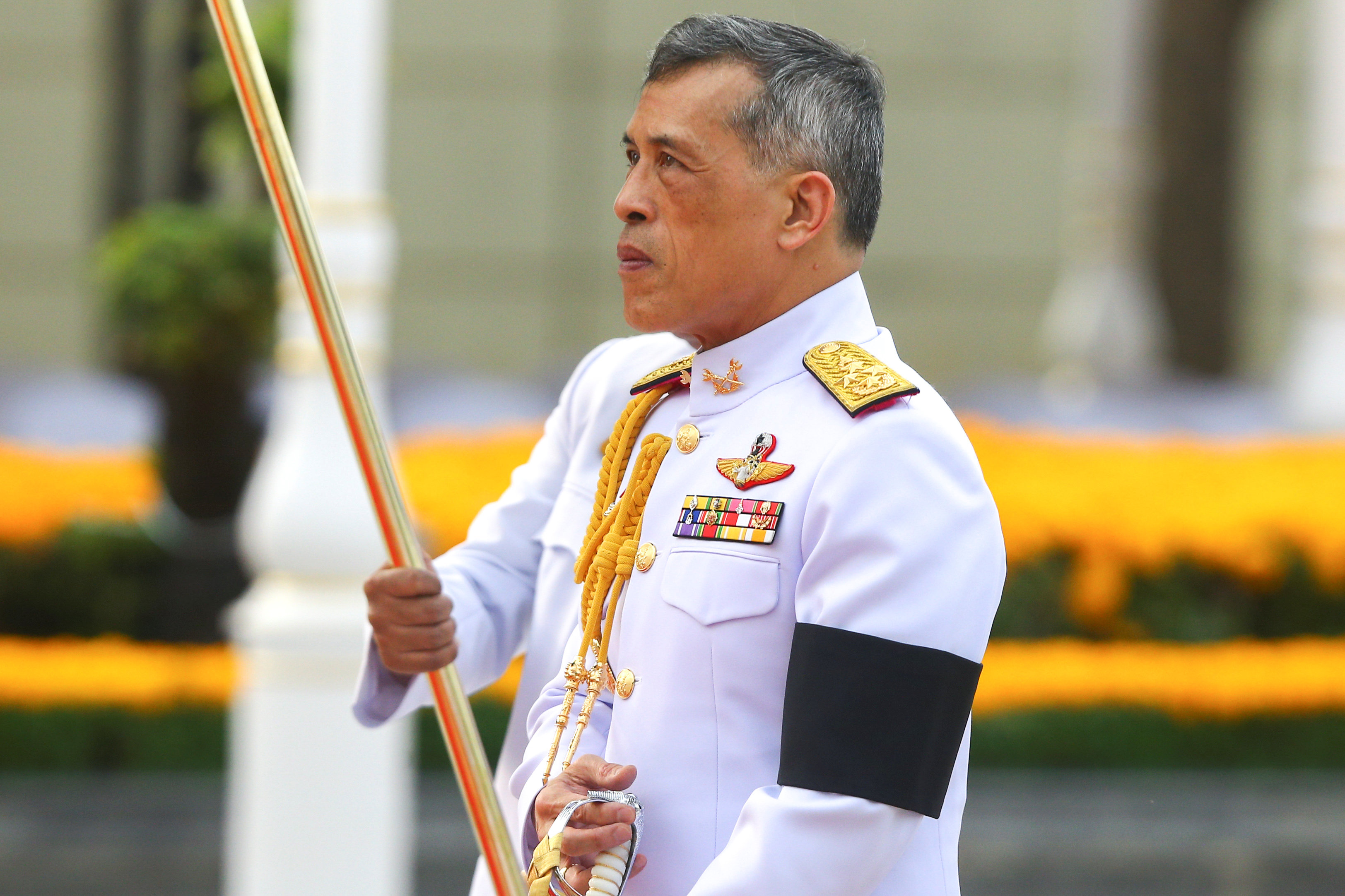 حاكم تايلاند  ماها فاجيرالونجكورن فى احتفال المصادقة على الدستور