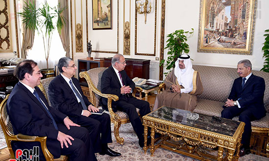 شريف إسماعيل رئيس الوزراء يلتقى وزير الطاقة السعودى خالد الفالح (3)