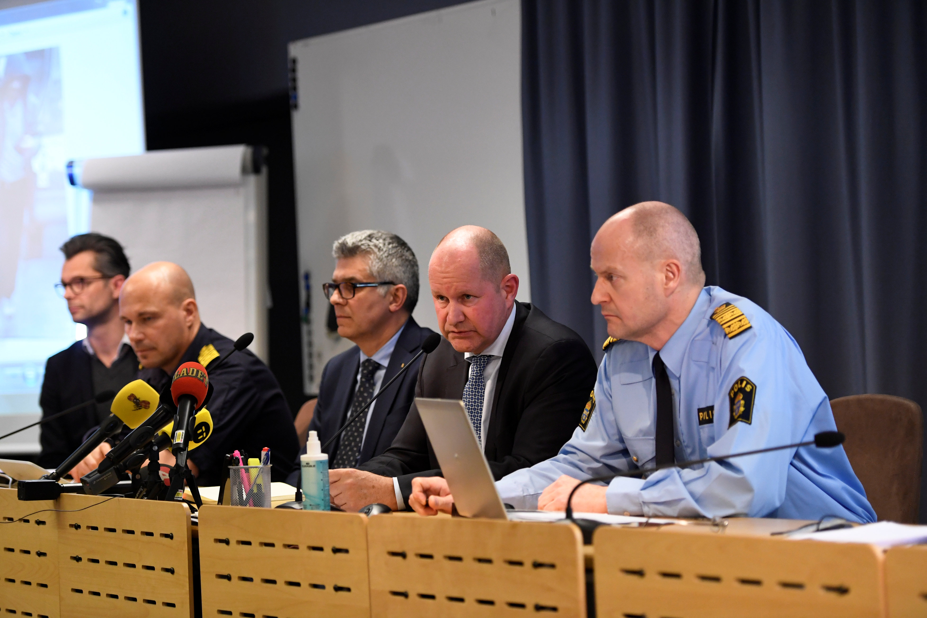 الشرطة السويدية تعرض صور مشتبه به فى حادث الدهس