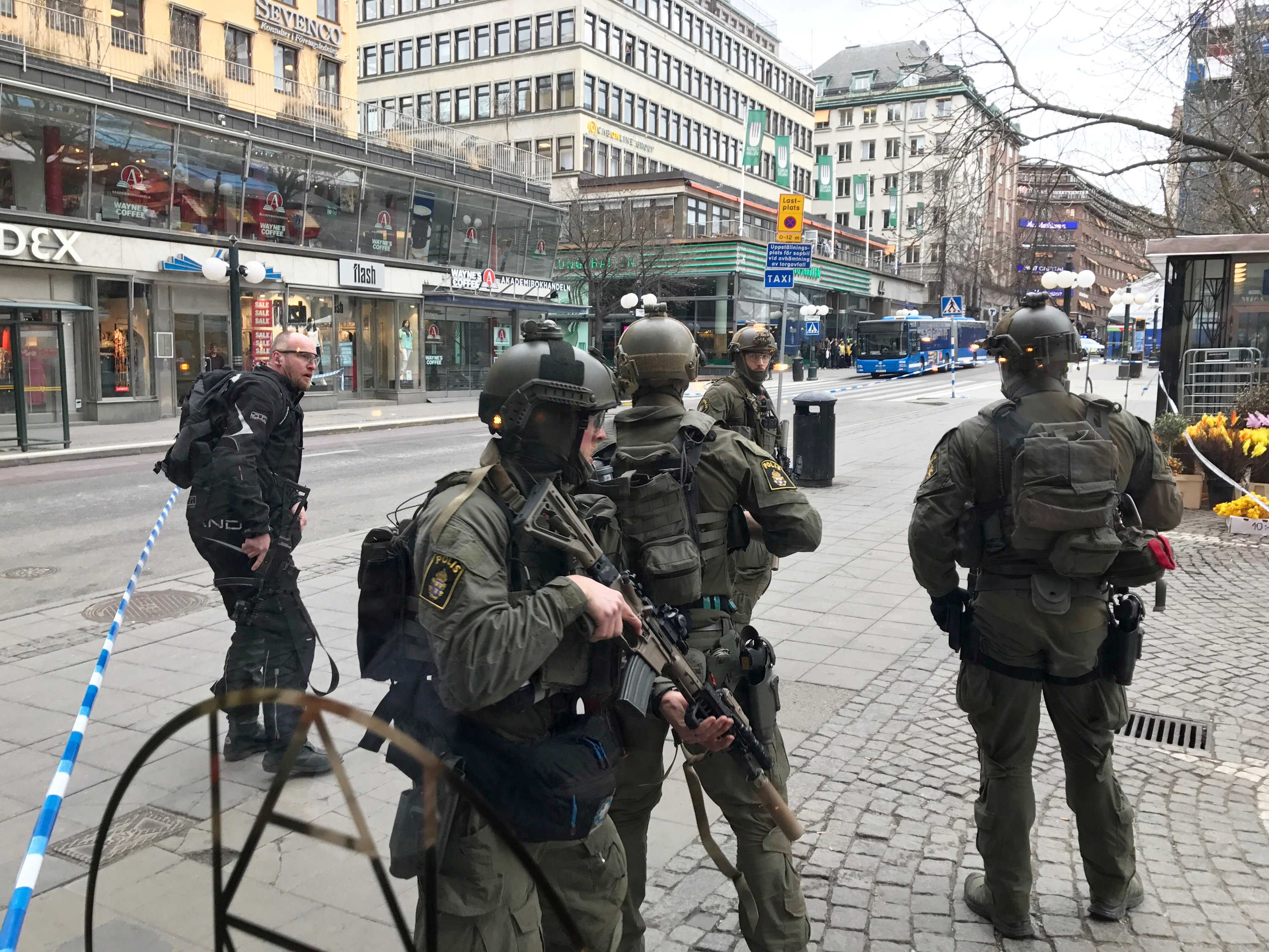 انتشار أمنى مكثف للشرطة السويدية فى الشوارع