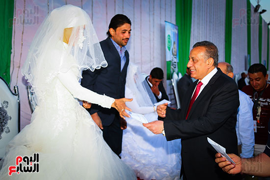 حفل زفاف جماعى لـ 104عريس وعروسة من الأيتام فى دريم بارك (27)