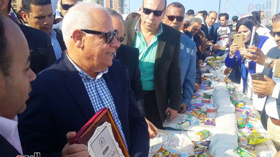 محافظ بورسعيد خلال افتتاح المهرجان