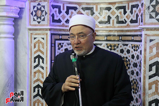 خالد الجندى يؤم أعضاء الزمالك فى صلاة المغرب بافتتاح المسجد (13)