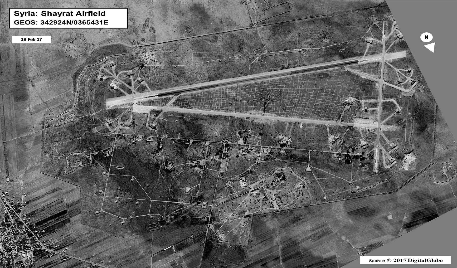 غارات أمريكية بـ 59 صاروخاً على قاعدة الشعيرات العسكرية بسوريا (4)