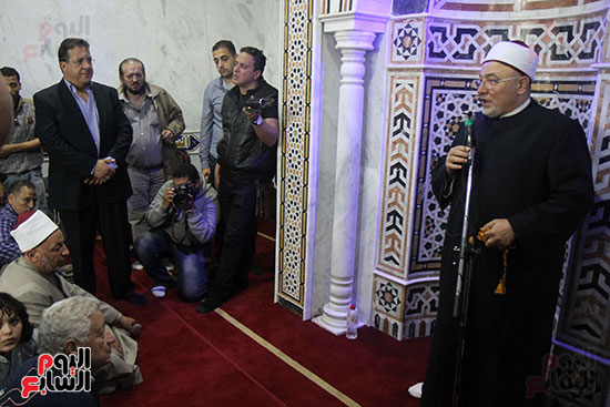 خالد الجندى يؤم أعضاء الزمالك فى صلاة المغرب بافتتاح المسجد (1)