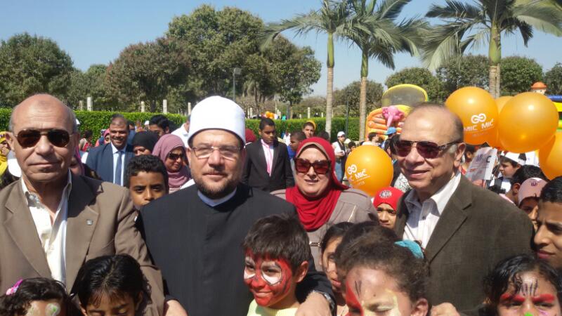 محافظ القاهرة ووزير الأوقاف يشاركان حفل يوم اليتيم بحديقة الأزهر