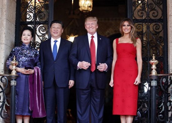 ميلانيا ترامب فى استقبال الرئيس الصينى وزوجته