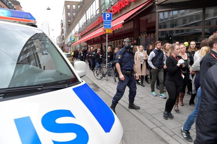 الشرطة السويدية تخلى موقع حادث الدهس