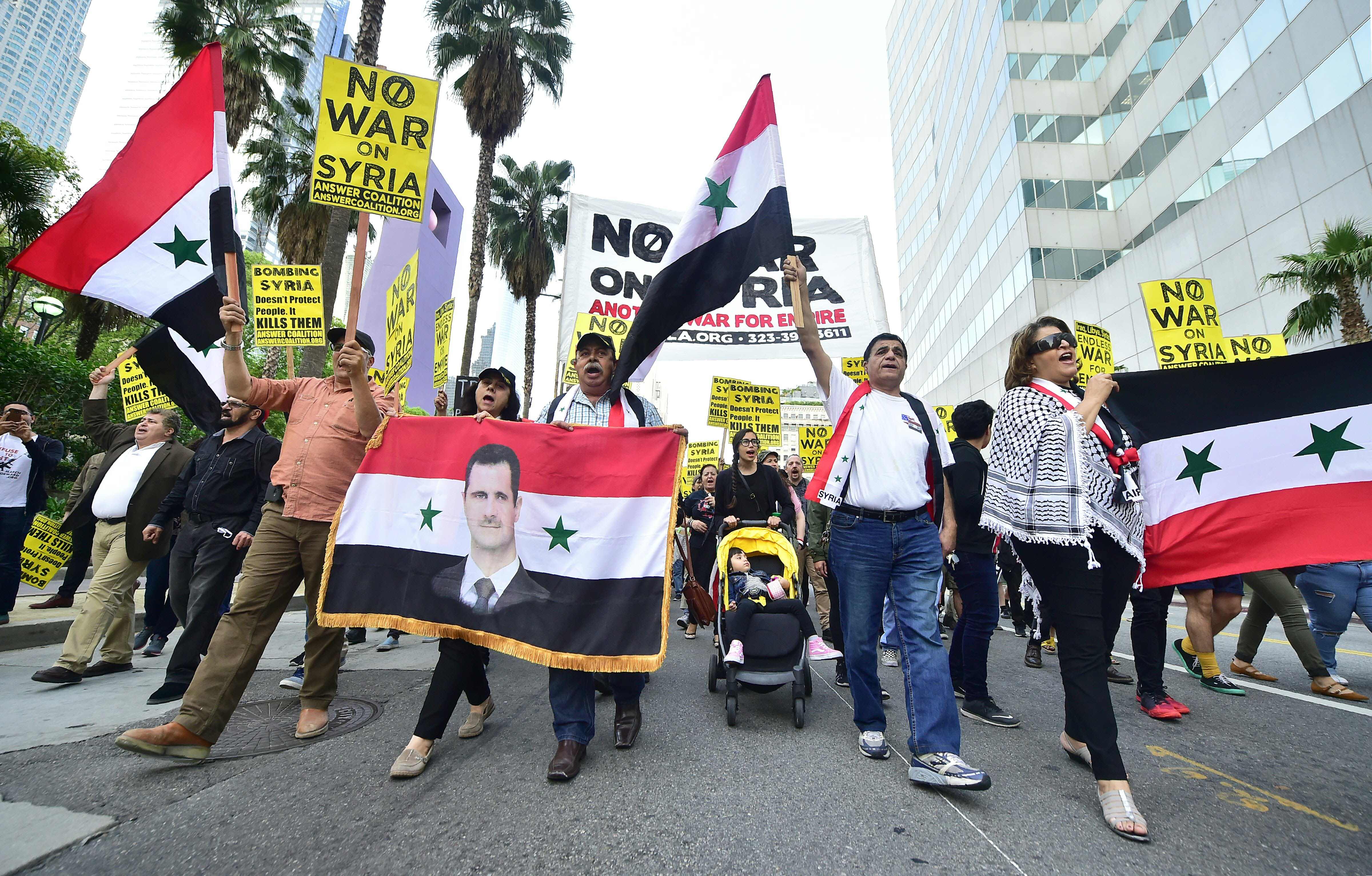 مسيرات فى لوس انجلوس تنديداً بالهجوم الأمريكى على سوريا
