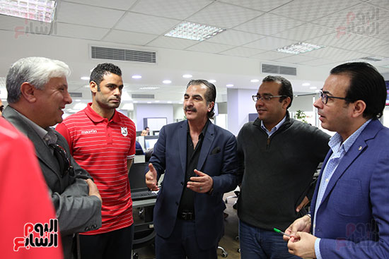 مدير الكرة بإنبى واللاعبون مع رؤساء التحرير التنفيذيين لليوم السابع