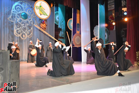  فرقة شمال سيناء خلال تقديمها لعرضها فى مهرجان دمنهور