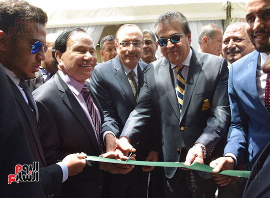 وزير التعليم العالى خلال افتتاح مستشفى طب وجراحة الفم