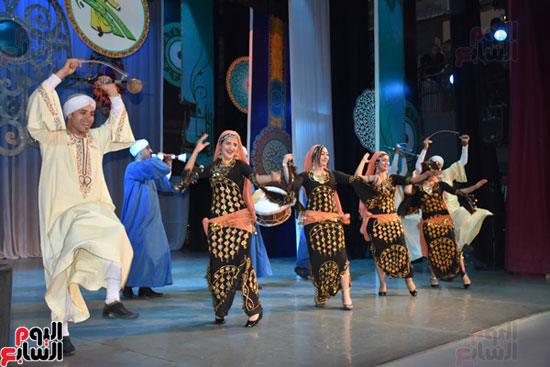   تقديم رقصات شعبية خلال مهرجان دمنهور الدولى للفولكلور 
