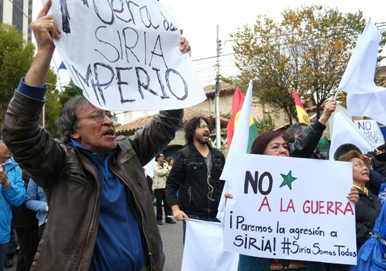 احتجاجات فى بوليفيا ضد قرار ترامب بقصف سوريا