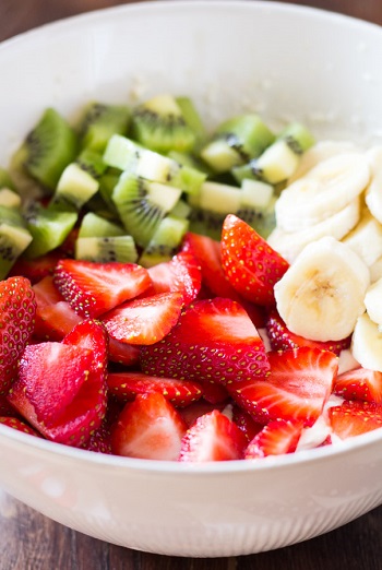 Strawberry-Kiwi-Cheesecake-Salad-1
