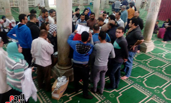  طوابير داخل المساجد للتبرع بالدم للمصابين 