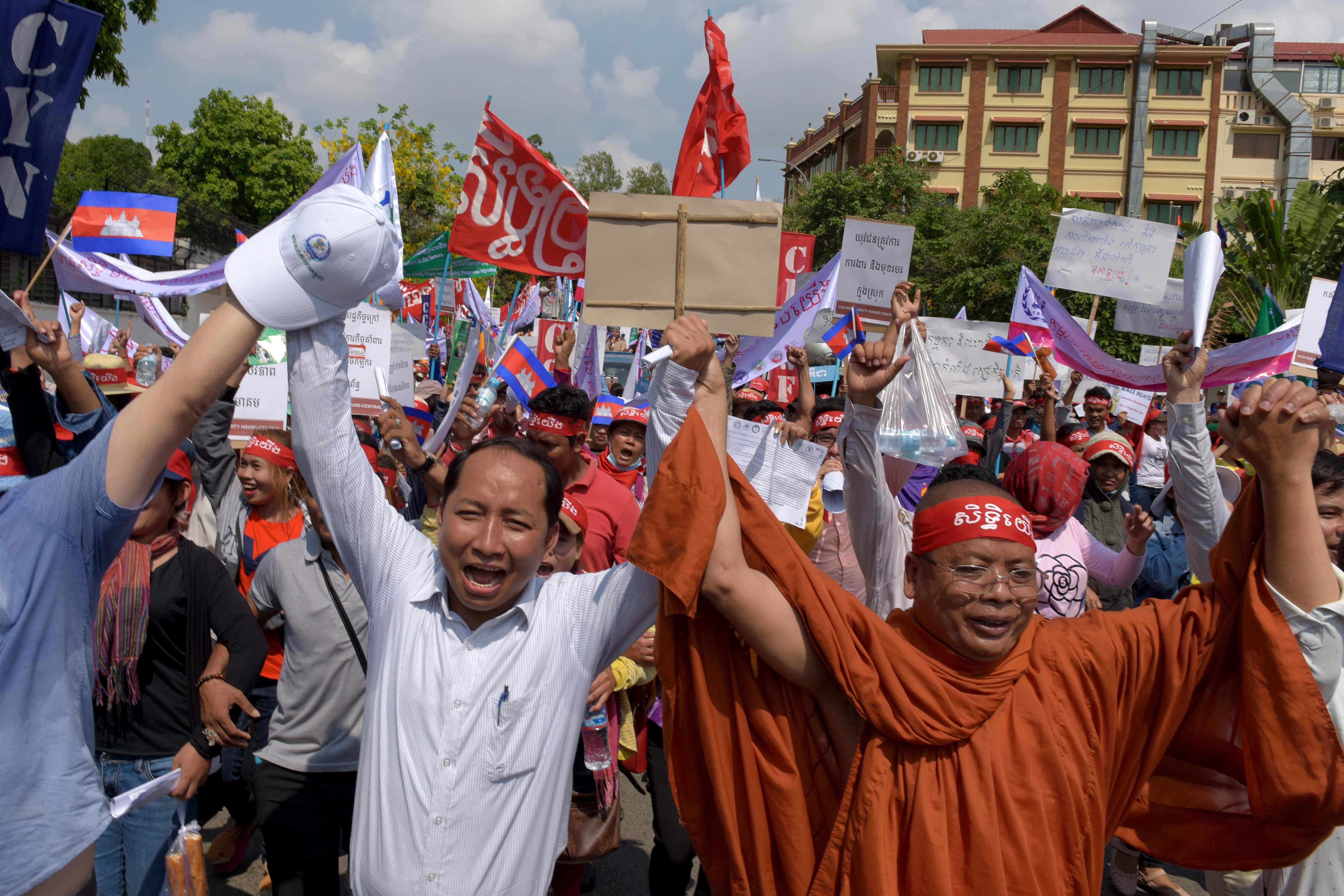 مسيرات تطالب بظروف عمل أفضل فى كمبوديا