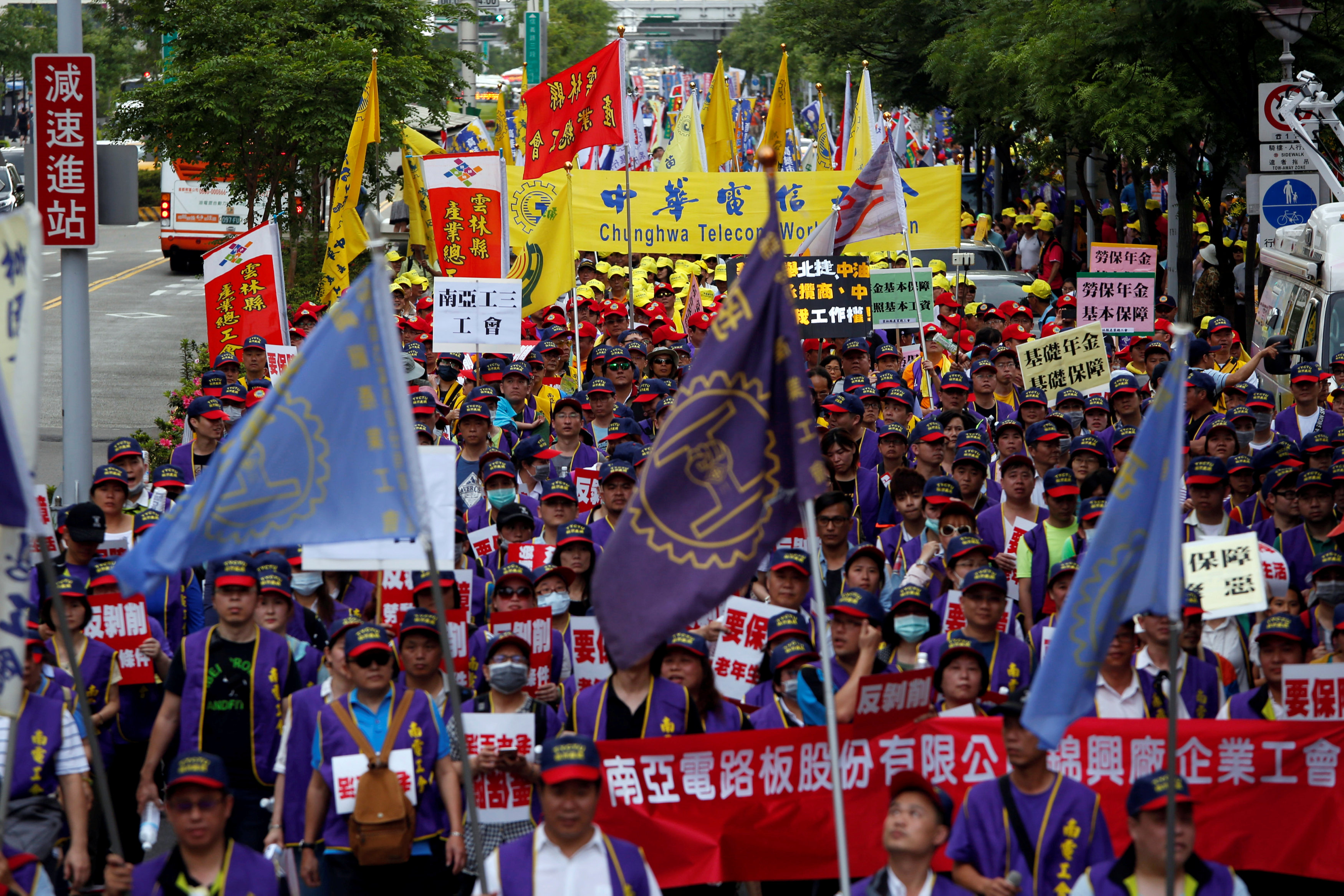 مسيرات حاشدة ضد الحكومة التايوانية