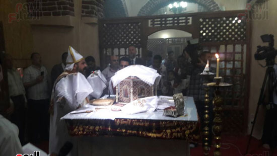 توافد المواطنين لمشاهدة ظاهرة تعامد الشمس