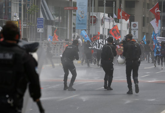 اشتباكات بين الشرطة التركية ومتظاهرين فى اسطنبول