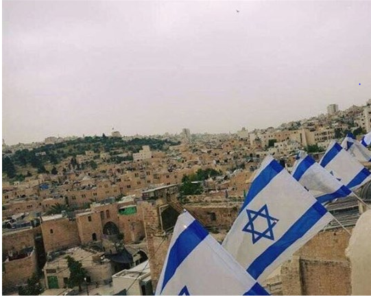 أعلام إسرائيل فوق الحرم الابراهيمى