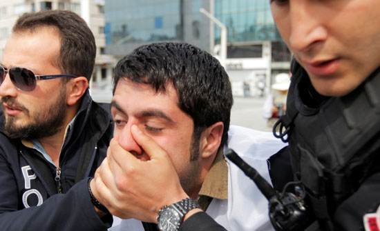 الشرطة التركية خلال تفريق المتظاهرين