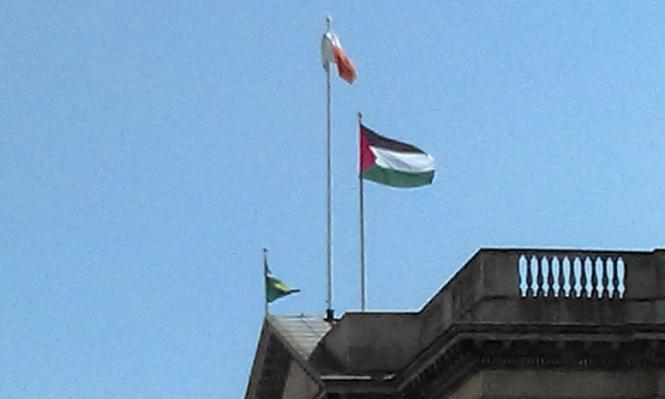 العلم الفلسطيني فوق مبنى بلدية العاصمة الايرلندية