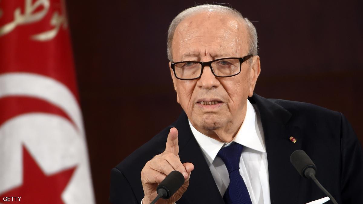 الرئيس التونسى يتمسك بالمصالحة مع نظام بن على ويدفع بالجيش للشارع لحماية المنشآت