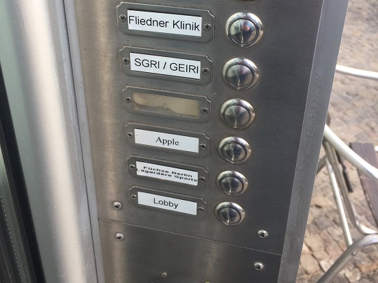 اسم أبل على المصعد
