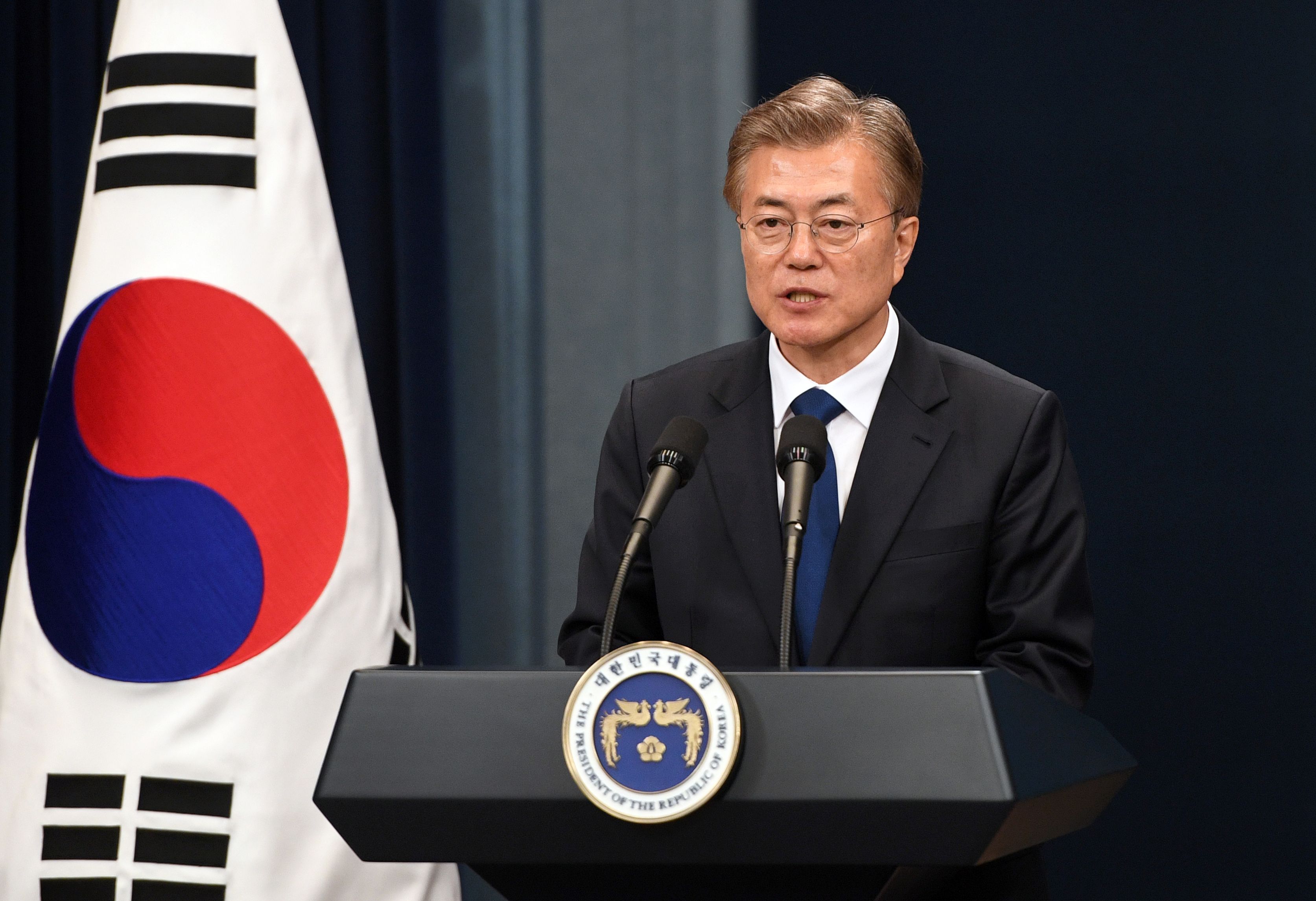 الرئيس الكورى الجنوبي في أول يوم بمنصبه الجديد