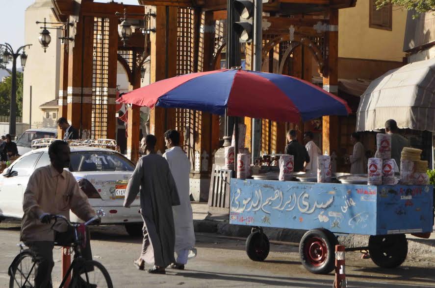 توافد المواطنين على ميدان ابوالحجاج الأقصري