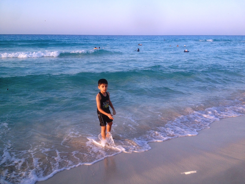  لقطة لشاطئ مطروح العام من ناحية شاطئ روميل