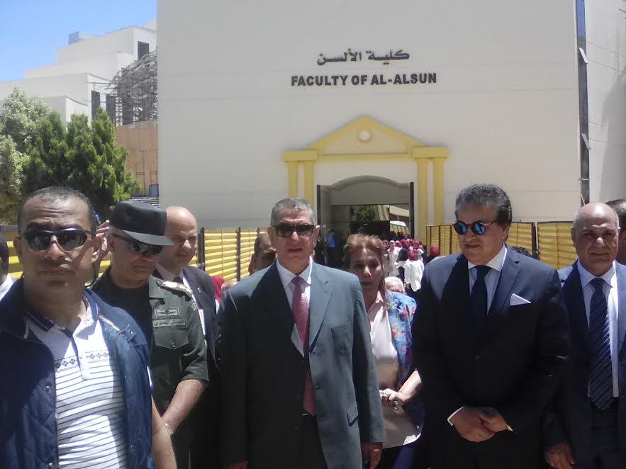 وزير التعليم العالي ومحافظ كفر الشيخ عقب افتتاح كلية الألسن