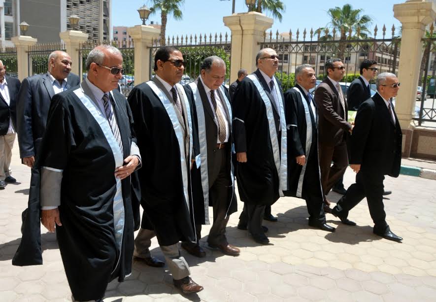 محافظ الغربية ورئيس الجامعة يتقدمان طابور العرض