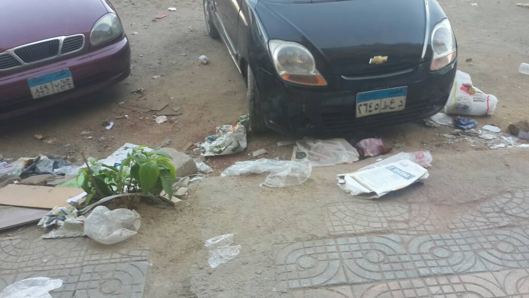 القمامة المنتشرة فى شارع جوزيف تيتو (2)