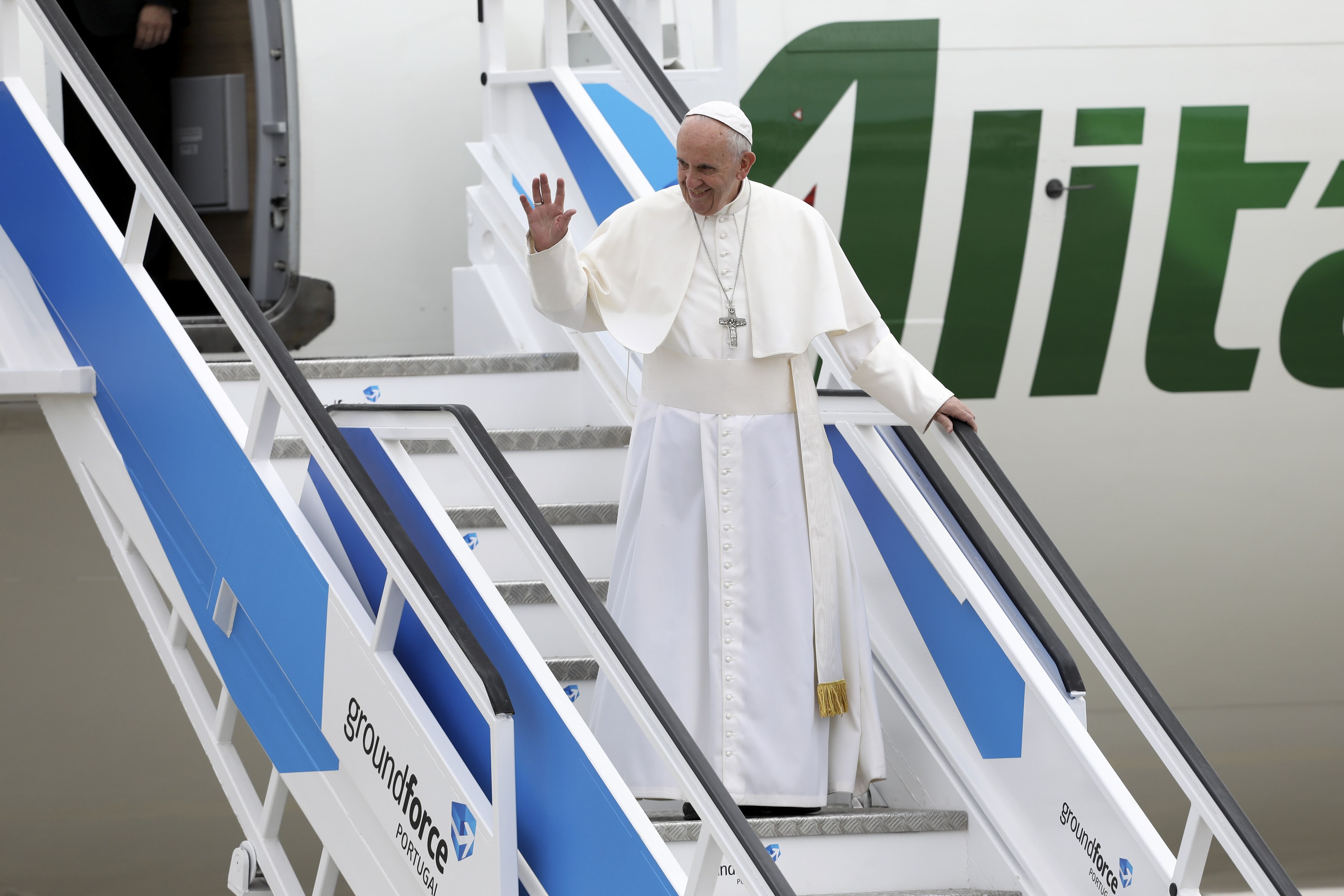 بابا الفاتيكان يصل البرتغال