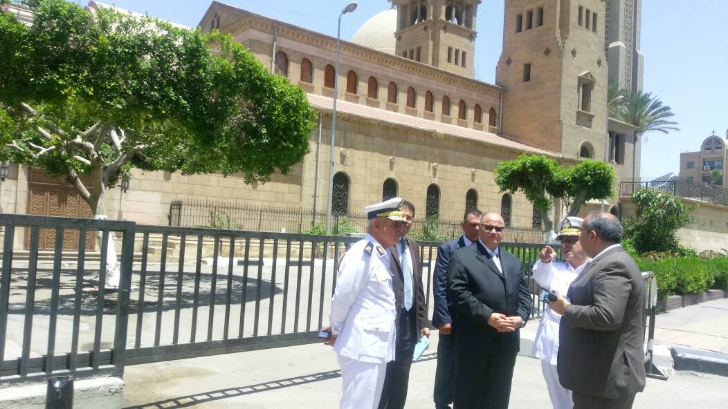 مدير امن القاهرة يتفقد خدمات تامين الكنائس  (9)